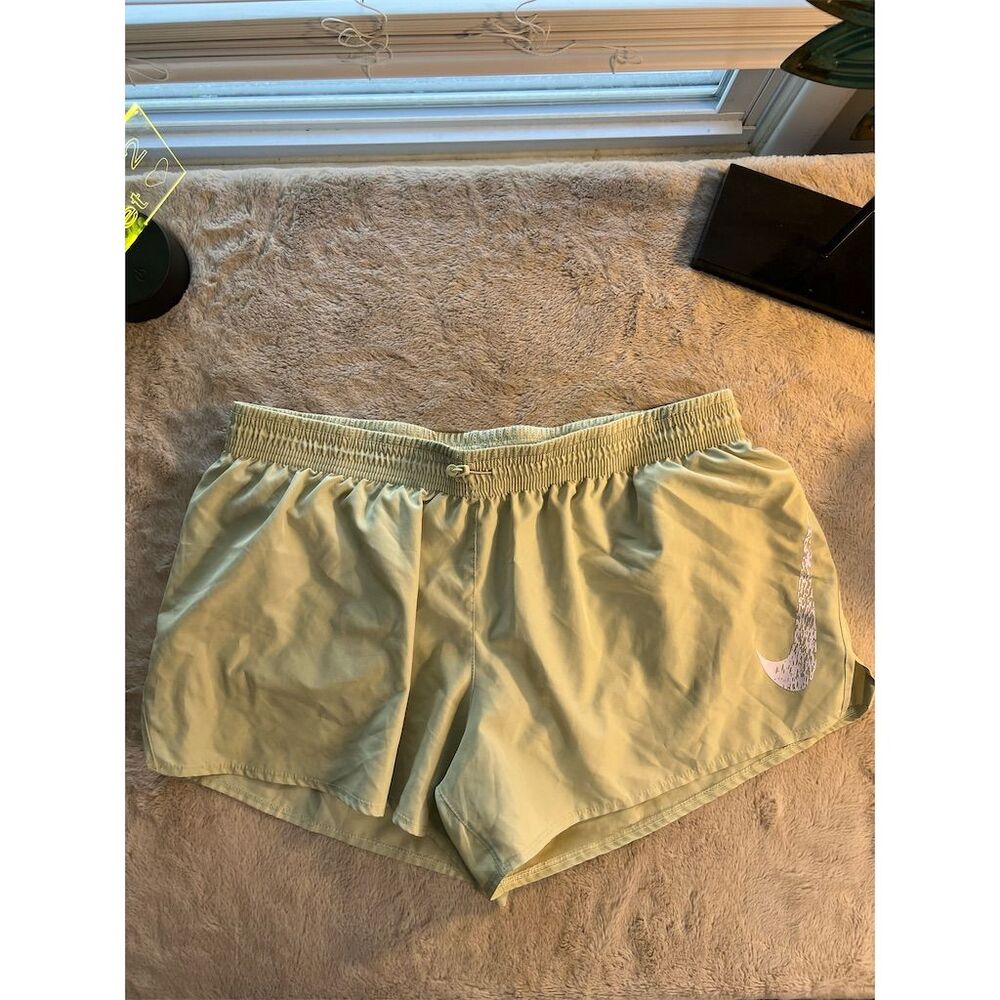 Nike Women's Dri-FIT Running Shorts Green Standard Size M Elastic Waistb…
